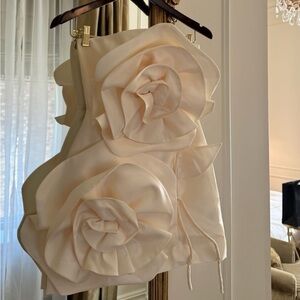 NWT SIERRA DARIEN WHITE FLOWER MINI DRESS